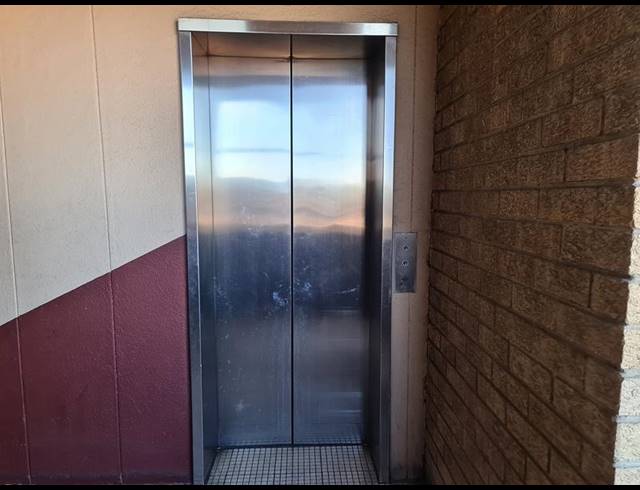 2 BEDROOM APARTMENT FOR SALE IN VEREENIGING CENTRAL